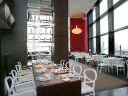 Restaurante Vertical | Centro Comercial Aqua Multiespacio